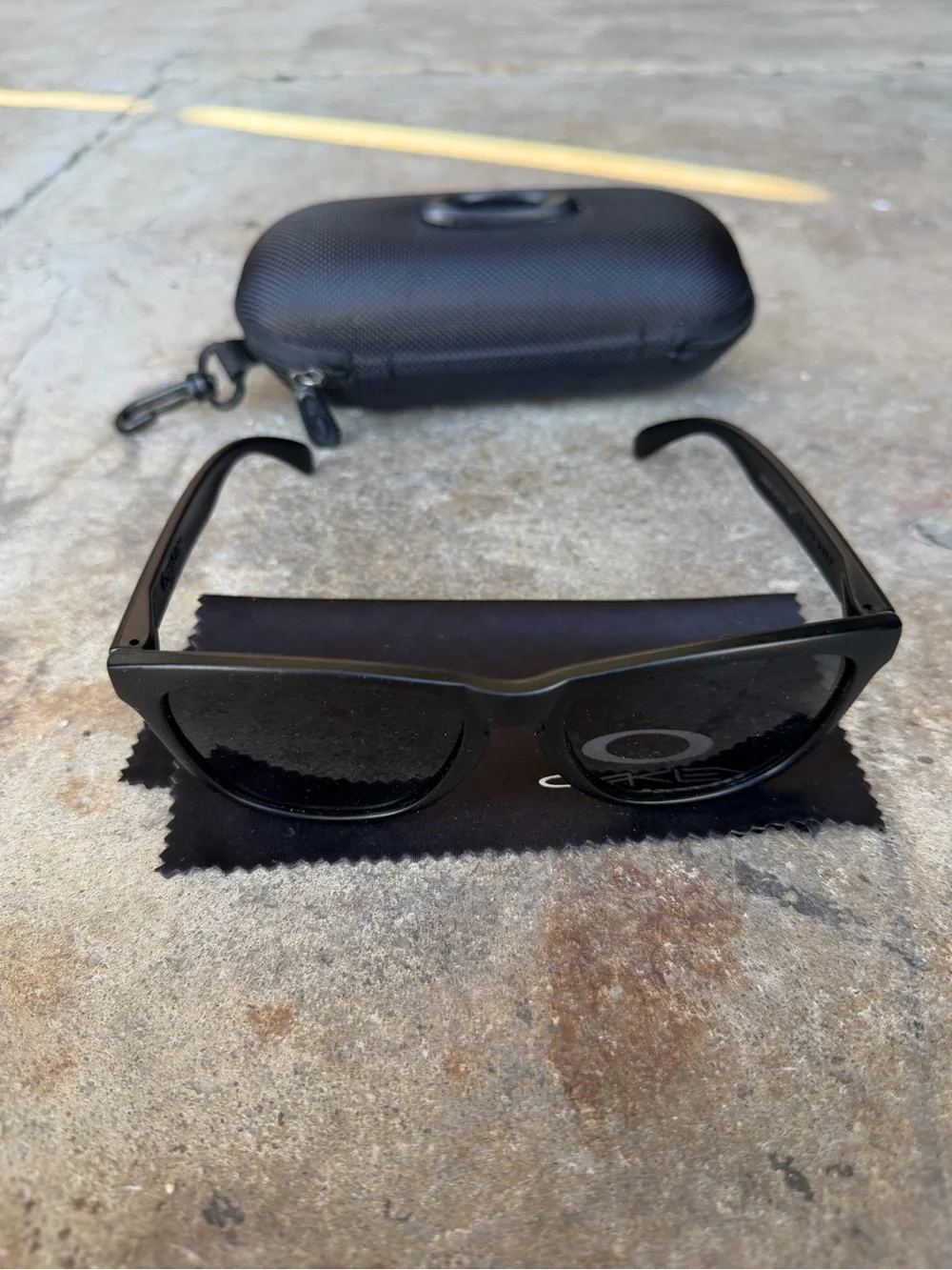 Oakley Frogskin Sunglasses Matte Black Iridium Polarized Prizm Lens